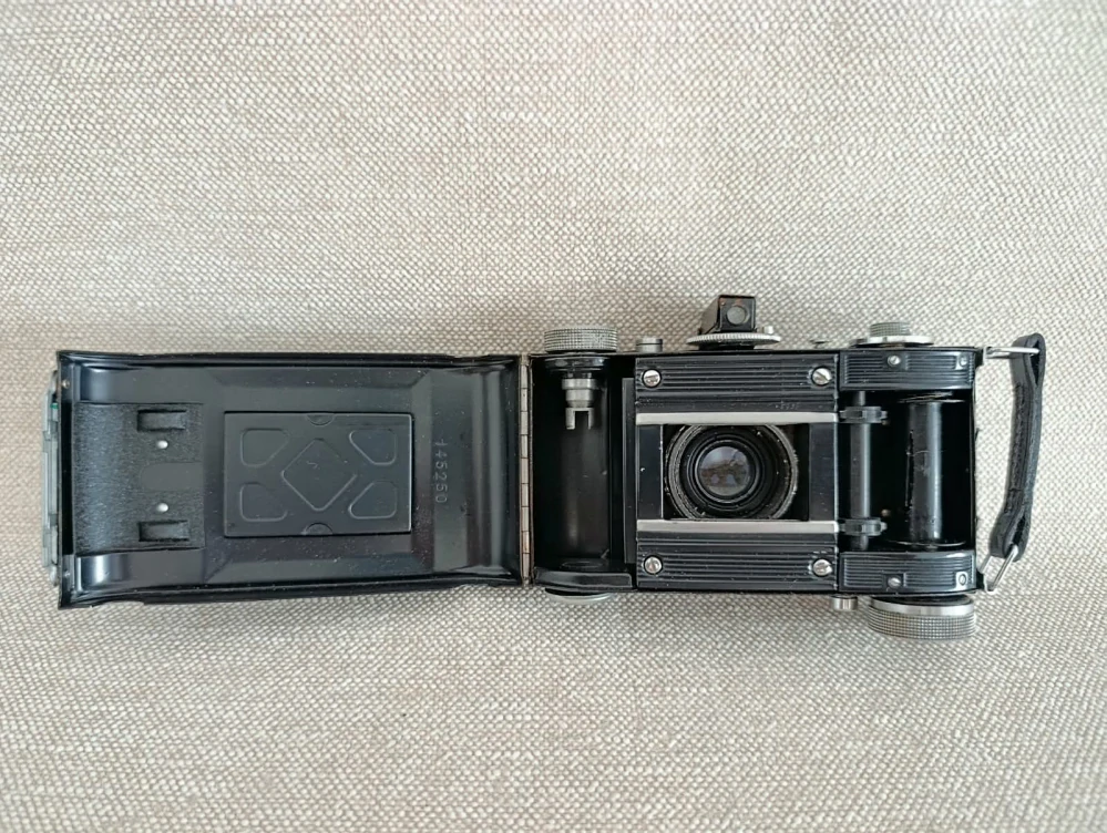 Historický měchový fotoaparát Bettina – Zeiss Tessar 3,5/50 Cudor č.87