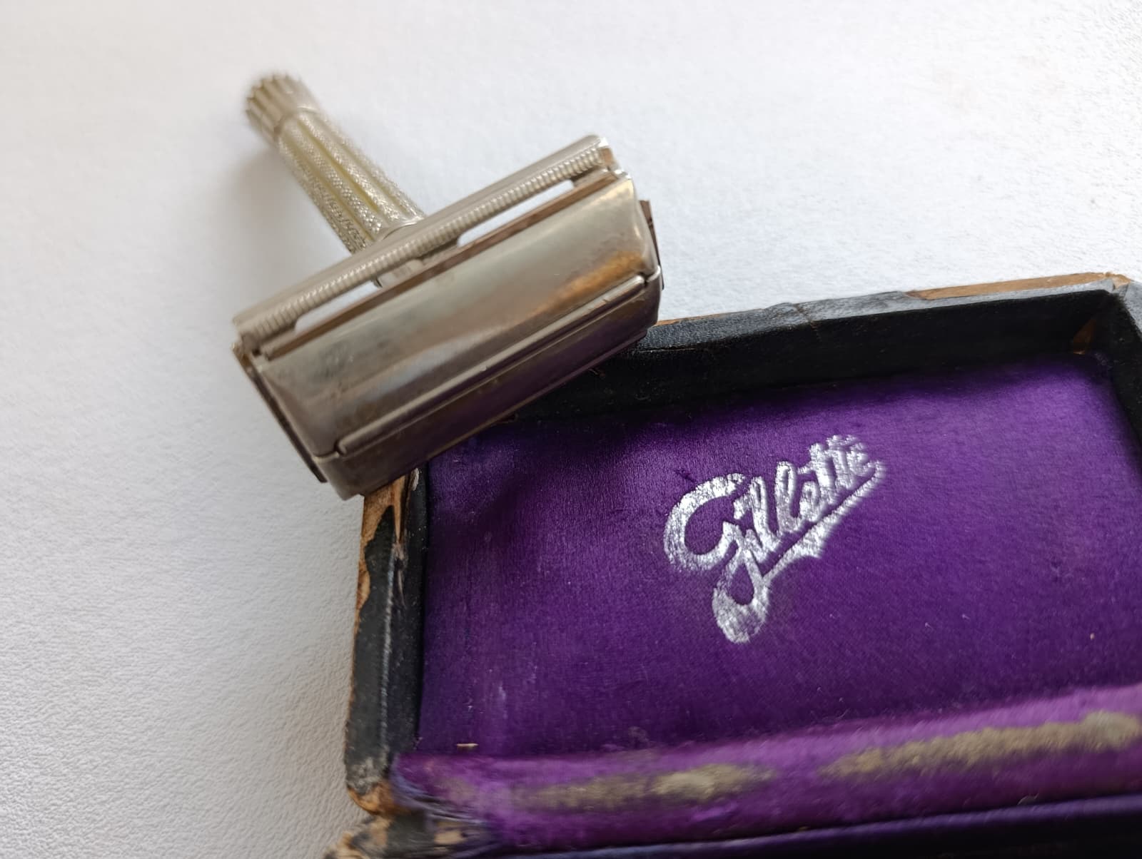 Starožitný holicí strojek Gillette s pouzdrem