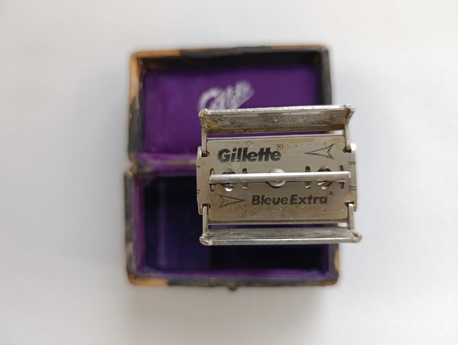 Starožitný holicí strojek Gillette s pouzdrem