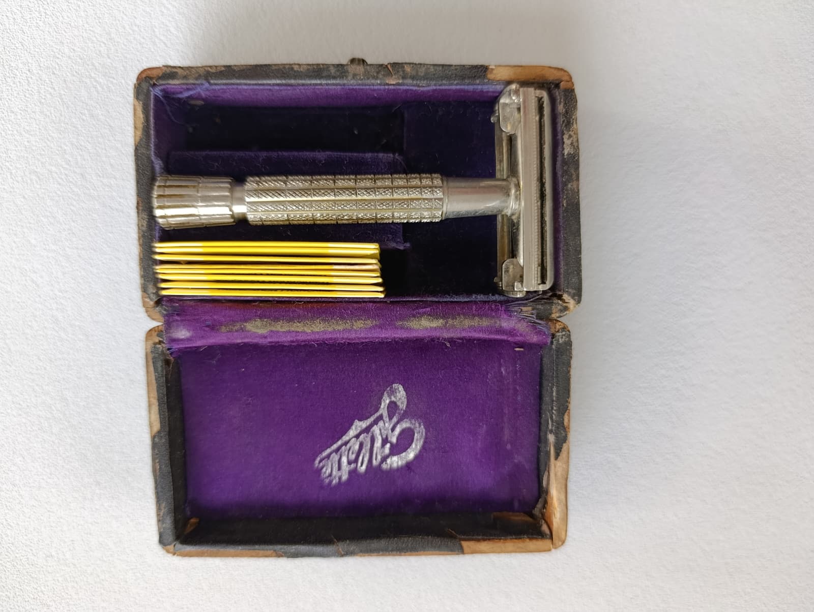 Starožitný holicí strojek Gillette s pouzdrem