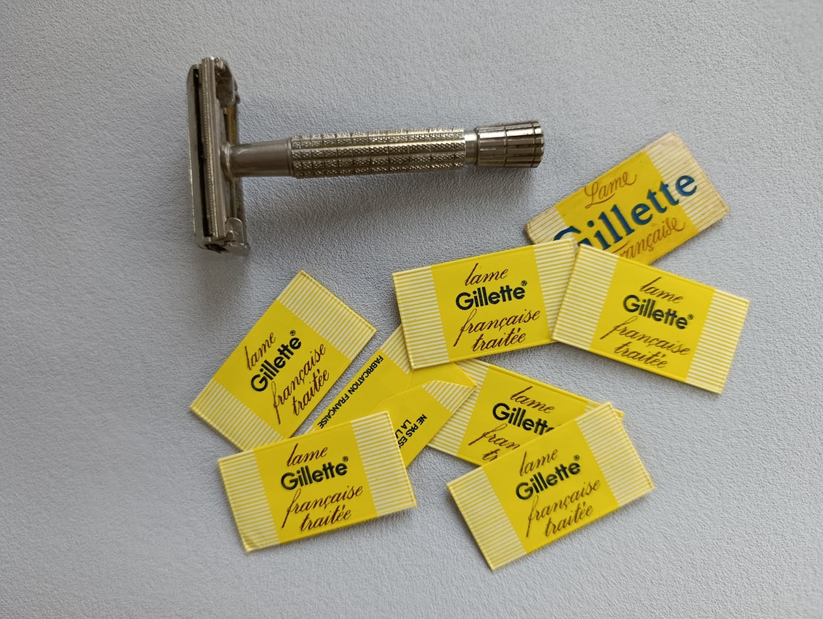 Starožitný holicí strojek Gillette s pouzdrem
