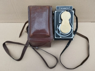 Starý fotoaparát Flexaret s kož.pouzdrem