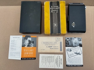 Starý fotoparát KODAK VIGILANT JUNIOR SIX 20  s pův.krabičkou + dobové letáky!