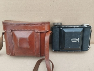 Starý měchový fotoaparát Dehel