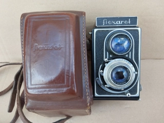Starý fotoaparát Flexaret s kož.pouzdrem