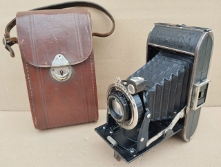Starý fotoaparat Voigtlander Bessa + pouzdro
