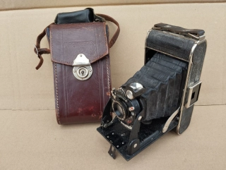 Starý měchový fotoaparát Voigtländer Bessa + pouzdro