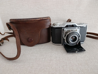 Starý fotoaparát Zeiss Ikon Ikonta 35 522/24 – Novar-Anastigmat 3,5/45 mm + pouzdro   č.64
