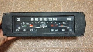 Přístrojová deska, palubní deska, tachometr na Škoda 