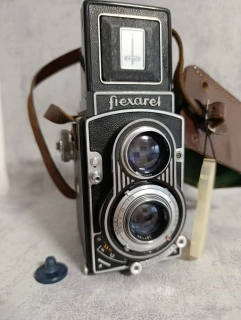 Starý fotoaparát Flexaret Va hezky zachovalý s pouzdrem