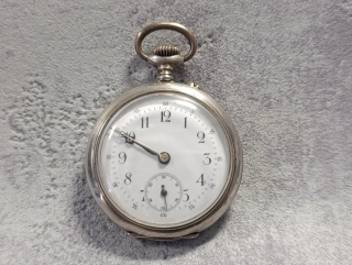 Pánské stříbrné kapesní hodinky, gilošované