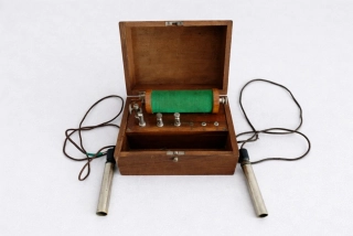Starožitný indukční přístroj elektroléčba,  cca 1915