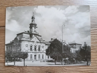 ČELÁKOVICE – náměstí 9. května, radnice z roku 1715 – pohlednice