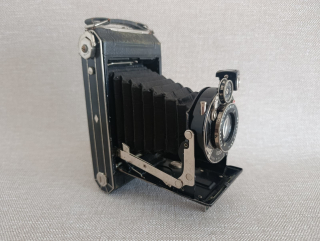 Historický měchový fotoaparát Kodak 620 Anastigmat 4,5/10,5