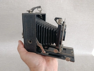 Starý měchový fotoaparát Compur Xenar 4,5/10,5 cm č.50
