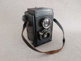 Starý fotoaparát Voigtländer Brillant – Voigtar Anastigmat, Singlo č.60