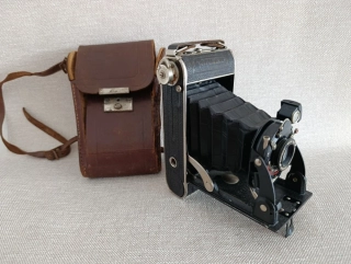 Starý měchový fotoaparát Voigtländer zřejmě Bessa Voigtar 6,3/10,5 + pouzdro č.72