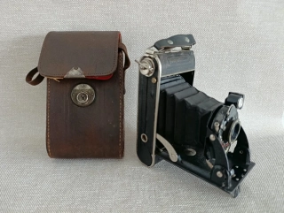 Voigtländer Bessa – Voigtar 1:6,3, starý měchový fotoaparát s pouzdrem č.77