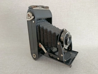 Starožitný měchový fotoaparát Voigtländer Bessa – Voigtar 1:7,7 č.85