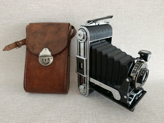 Kodak Junior 620 – měchový fotoaparát, pouzdro + starý film č.104